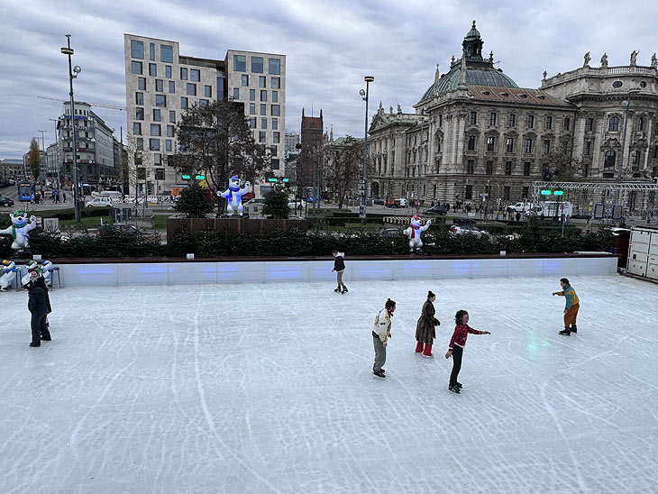 Eiszauber mit Panoramabar (©Foto: Martin Schmitz)